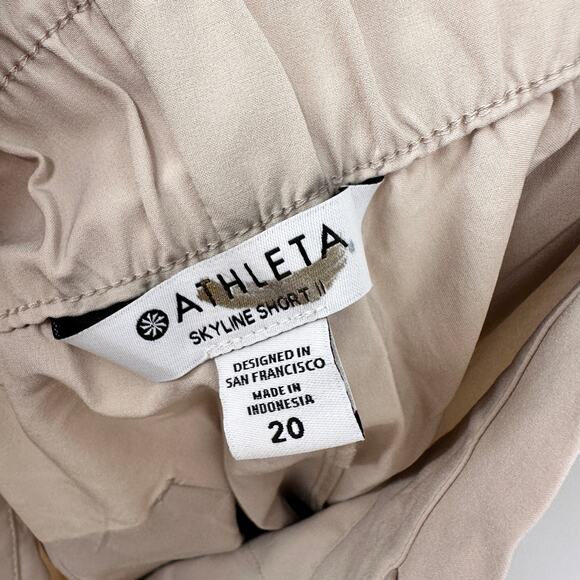 ATHLETA NWT Skyline Tie Waist Paperbag Shorts in Khaki // 20 - Picture 12 of 14